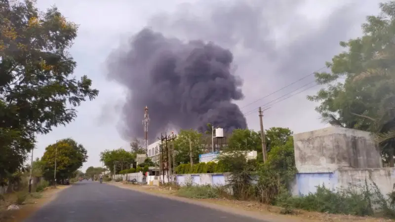 Rapid Blaze Erupts in Bakersfield, California, Prompting Emergency Response