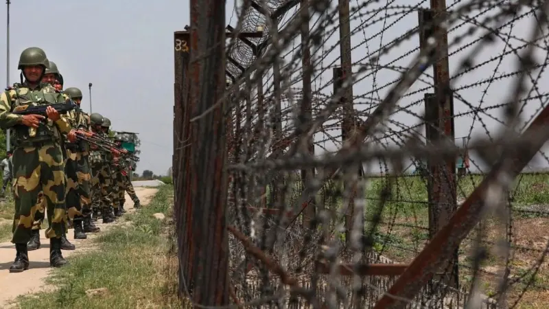 BSF nabs 15 Bangladeshis from Tripura border