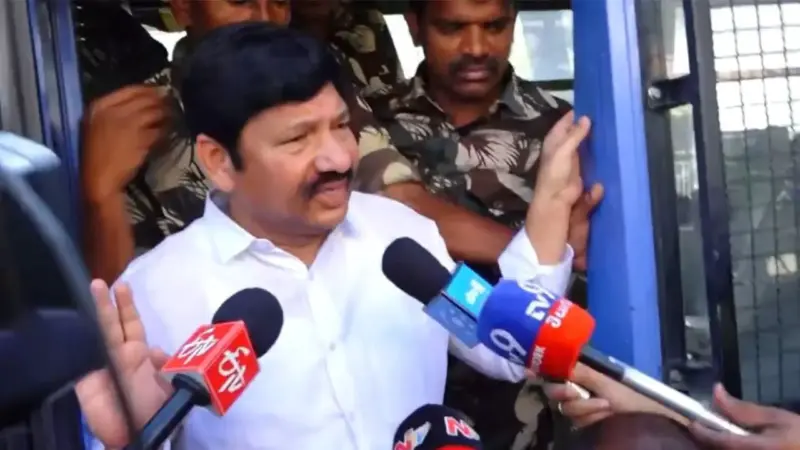 వైసీపీ నేతలకు చుక్కలు చూపిస్తున్న ఏపీ పోలీసులు!