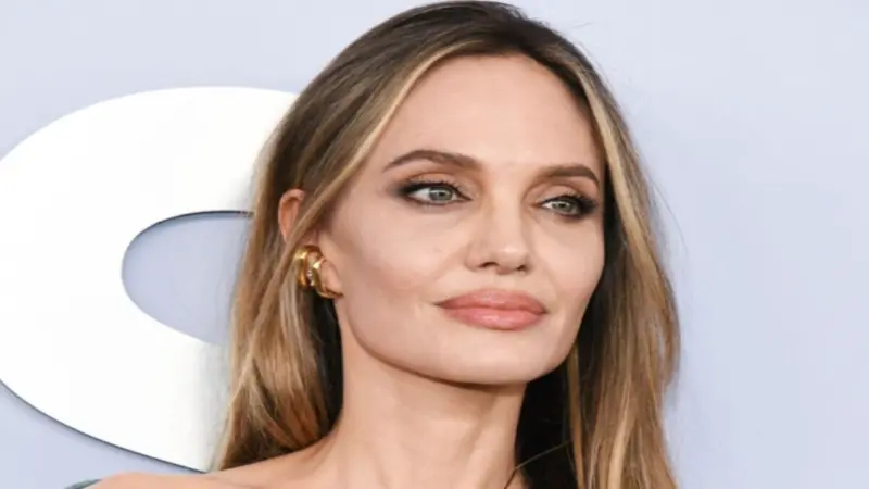 Angelina Jolie Reveals Why She Doesn't Have Lot Of Close Friends; Says She's Been 'Betrayed A Lot'