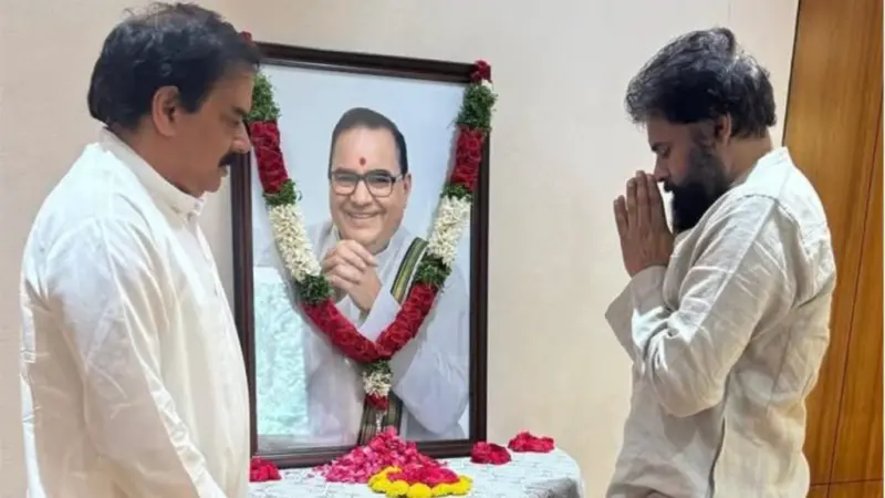 దివంగత మాజీ ముఖ్యమంత్రికి పవన్ నివాళులు .. సర్జరీ తర్వాత మొదటిసారి బయటకు!