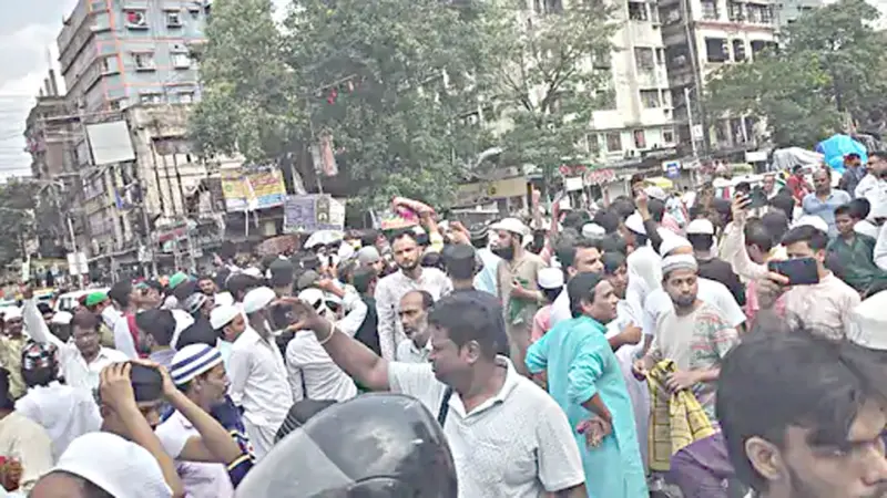 کولکاتا میں سڑک پر نماز جمعہ سے کشیدگی ، بھاری پولیس تعینات