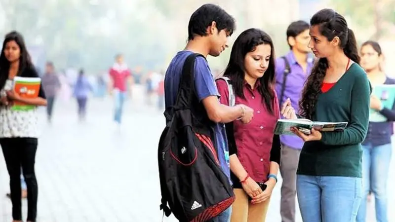 எக்ஸாம் முடிந்த 10-வது நிமிடம் ரிசல்ட் ..!! இந்தியாவையே வியக்கவைத்த பல்கலைக்கழகம்.!
