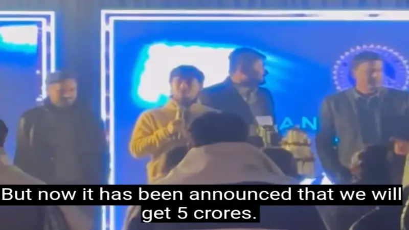 Watch: SMAT 2025 winning captain Ishan Kishan encourages teammates to win Rs 5 Cr prize money in live event