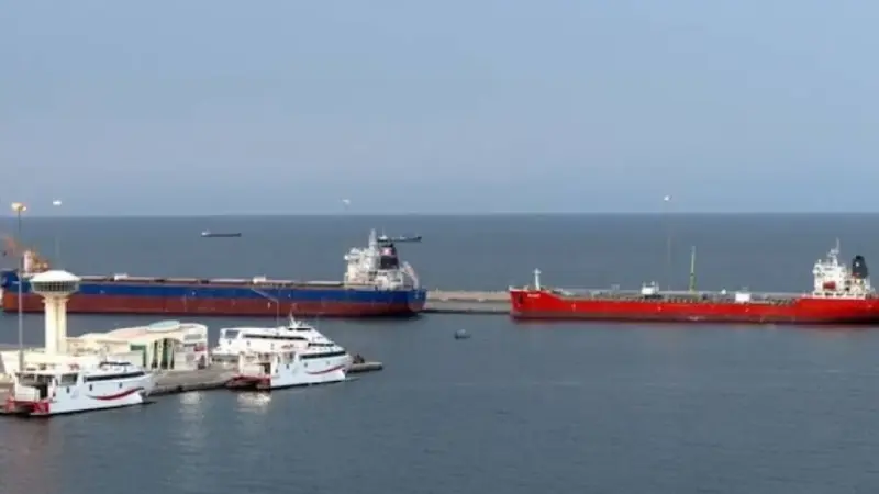 ಕದನ ವಿರಾಮ ಜಾರಿಯಾದರೂ ಬಗೆಹರಿದಿಲ್ಲ ಸಮಸ್ಯೆ; ಹಾರ್ಮೊಜ್‌ನಲ್ಲಿ ಅನುಮತಿ ಪಡೆಯದ ಹಡಗು ನಾಶ ಎಂದ ಇರಾನ್‌