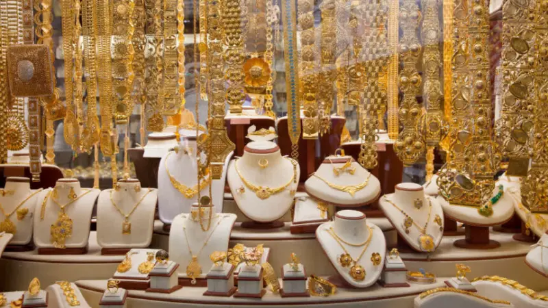 Gold Price Crash Today: दो बार गिरे सोने के दाम, जानें अब कितना सस्ता हुआ