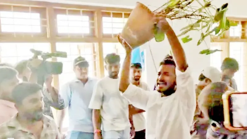 शिमोग्यातील कुवेंपू विद्यापीठात कुलगुरुंविरुद्ध आंदोलन