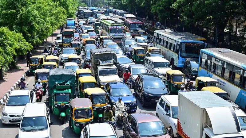 Long weekend over, Bengaluru entry points buckle under return rush