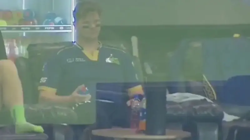 PSL 2026: आउट होने पर भड़के स्टीव स्मिथ, ड्रेसिंग रूम में जमकर मचाया उत्पात, पीसीबी लेगा एक्शन? देखें वीडियो