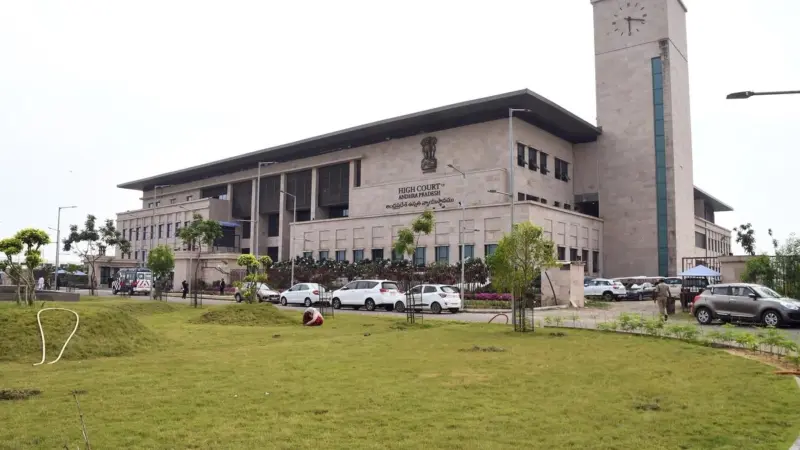 లూలు మాల్‌కు భూకేటాయింపు రద్దు