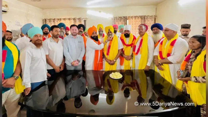 ब्लॉक समिति बाबा बकाला साहिब के नवनिर्वाचित चेयरमैन हरभजन सिंह सूबेदार और वाइस चेयरमैन योगबीर सिंह योगी ने संभाला पदभार