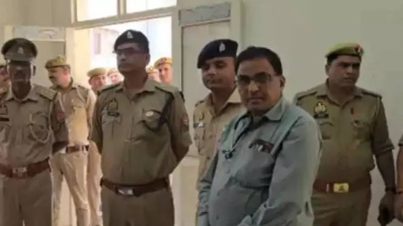 Etah News: एटा में 'ऑपरेशन दहन': 14 लाख की ड्रग्स मेडिकल कॉलेज के इनसीनरेटर में नष्ट