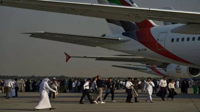 ஈரானியர்களுக்கு கதவை மூடிய ஐக்கிய அரபு அமீரகம்.! இனிமேல் நீங்க எங்க விமானத்தில் பயணிக்க கூடாது.. அதிரடி அறிவிப்பு.!