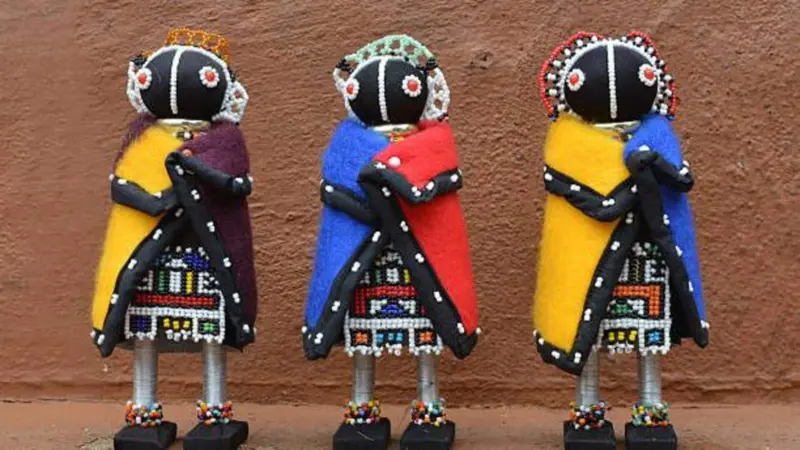 What are Bamileke-style dolls?