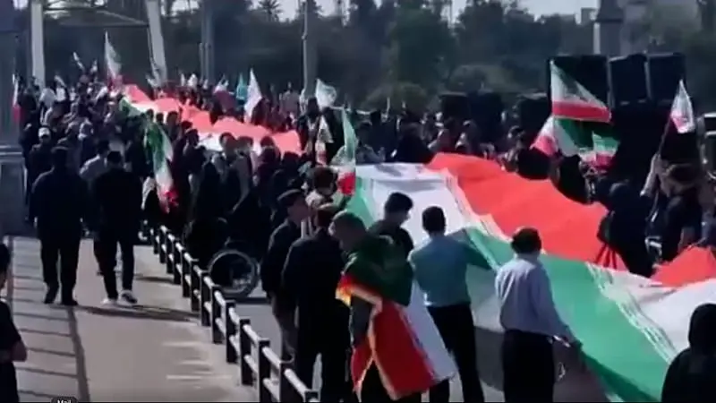 Iranians form human chains on bridges amid tensions with US and Israel
