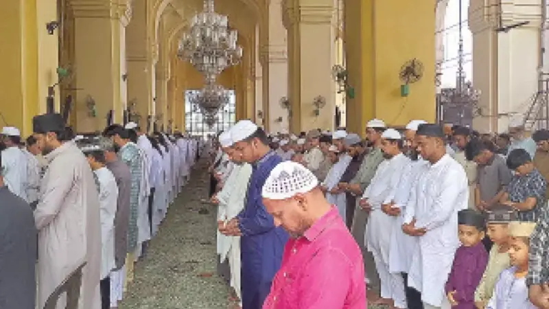Jumma-tul-Vida observed with zeal; city gears up for Eid