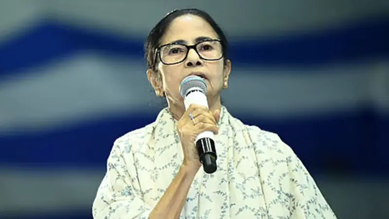 "বালু আমার প্রিয়, ওর নামে মিথ্যা মামলা হয়েছে", হাবরায় বললেন মমতা