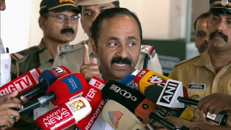 కేరళలో కాంగ్రెస్ సునామీ: 100 దాటిన యూడీఎఫ్ సీట్లు.. సీఎం కుర్చీ ఎవరిది?