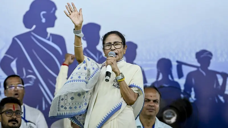 'Like picking lice': Mamata slams EC for targeting Muslims, Hindu Matuas in SIR purge