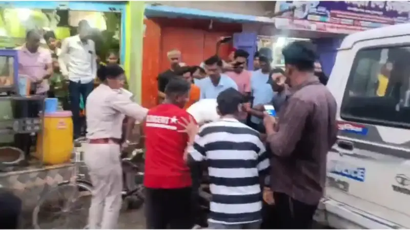 Bihar News : मुजफ्फरपुर में पुलिस पर हमले का मामला, तीन नामजद और 50 अज्ञात लोगों के खिलाफ दर्ज हुआ एफआईआर, जांच में जुटी पुलिस