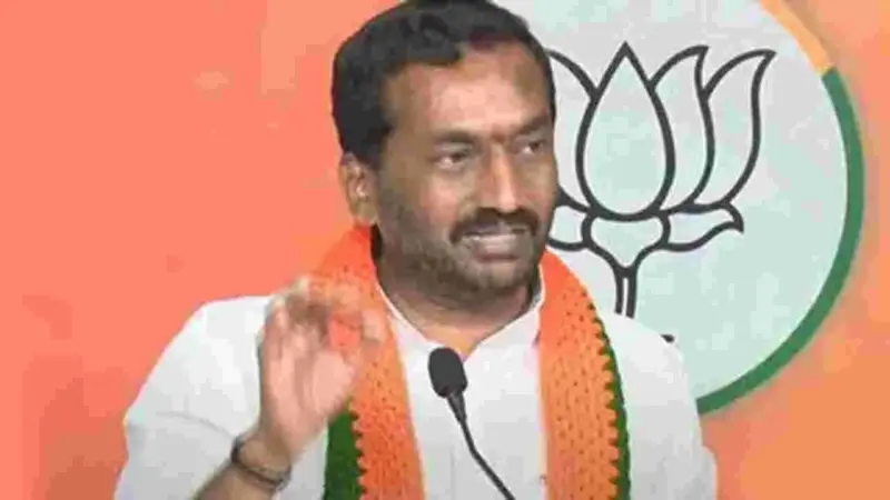 కాంగ్రెస్ హయాంలో ఇష్టారాజ్యంగా కబ్జాలు చేస్తున్నారు: ఎంపీ రఘునందన్ రావు