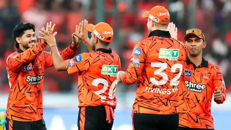 सनराइजर्स हैदराबाद की अंपायरिंग पर विवाद गहराया, आईपीएल 2026 मैचों में निष्पक्षता पर उठे सवाल | Cliq Latest