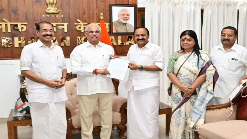 Keralam: గవర్నర్‌ను కలిసిన సతీశన్.. 18న సీఎంగా ప్రమాణస్వీకారం