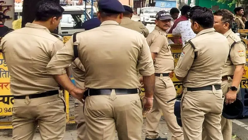 মর্মান্তিক! দিনেদুপুরে রক্তাক্ত কাণ্ড, গড়িয়ার পার্লারের ভিতরে প্রেমিকাকে কুপিয়ে খুন করে আত্মঘাতী যুবক