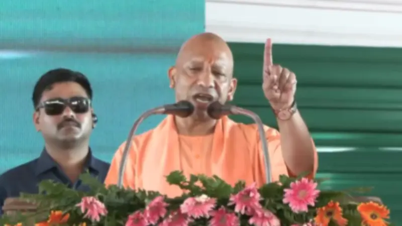 "अब कोई हिंदू को धमका नहीं सकता.." मऊ में गरजे मुख्यमंत्री योगी, माफियाओं को दे डाली चेतावनी, विपक्ष को भी घेरा