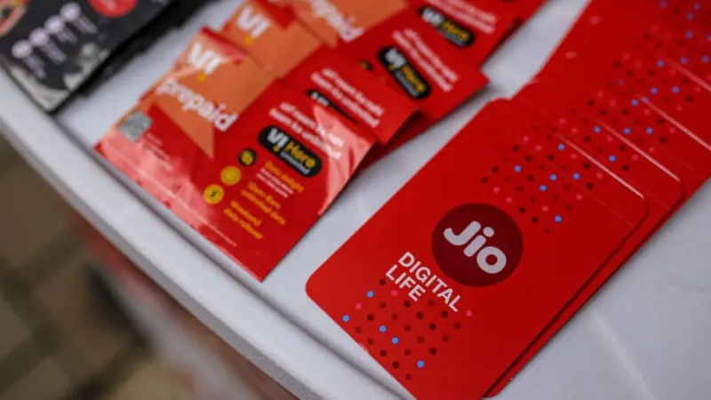 Reliance Jio down: Users face major service outage across India; no access to WhatsApp and Instagram for several users