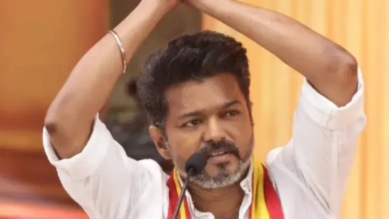 மெயின் பிக்சரில் விஜய் இல்லையா?. கோட்டையை ஆளப்போவது இவர் தானா?. இது என்னடா தளபதிக்கு வந்த சோதனை. தமிழக அரசியலைத் தலைகீழாக மாற்றிய லேட்டஸ்ட் சர்வே.!