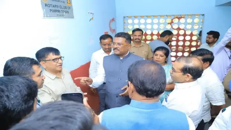 प्रताप सरनाईकांनी केली वल्लभनगर बसस्थानकाची पाहणी; ST प्रशासनाला दिले 'हे' महत्वाचे निर्देश