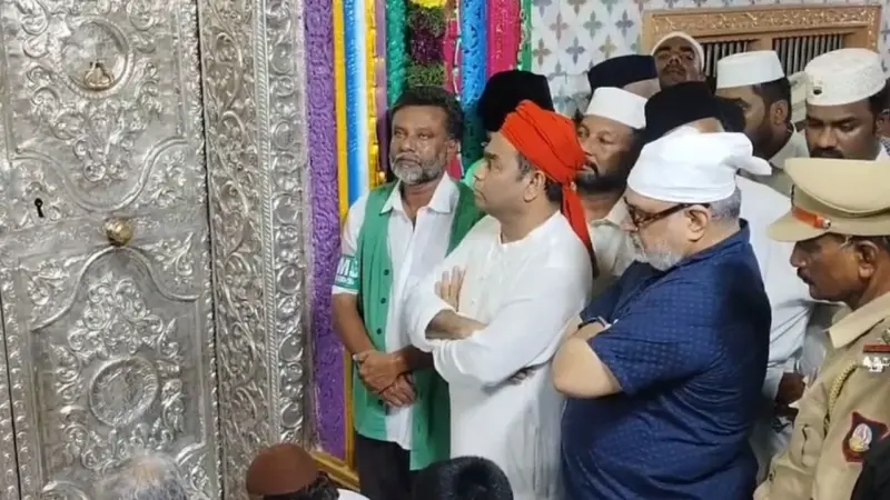 நாகூர் கந்தூரி திருவிழா. இசையமைப்பாளர் ரஹ்மான் பங்கேற்பு