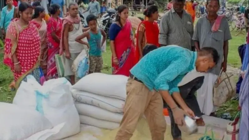 কমিশন বৃদ্ধির দাবিতে অনড় রেশন ডিলাররা পশ্চিমবঙ্গ বিধানসভা নির্বাচন বয়কটের হুঁশিয়ারি