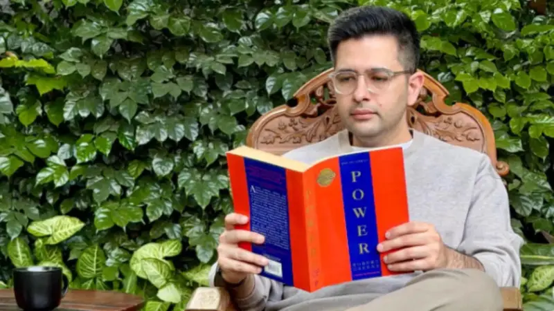 AAP में अंदरूनी खींचतान तेज? राघव चड्ढा का '48 Laws of Power' पोस्ट बना बड़ा संकेत