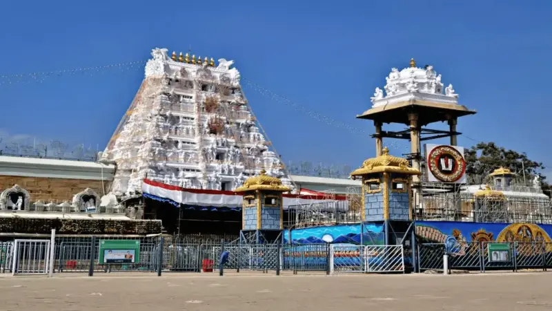 శ్రీవారికి భారీ విరాళం: కోటి రూపాయలు మొక్కుగా చెల్లించిన హైదరాబాద్ వ్యాపారవేత్త