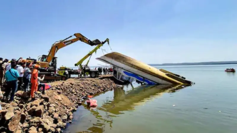 শেষ উদ্ধার অভিযান, জব্বলপুরে ক্রুজডুবির ঘটনায় মৃতের সংখ্যা বেড়ে ১৩