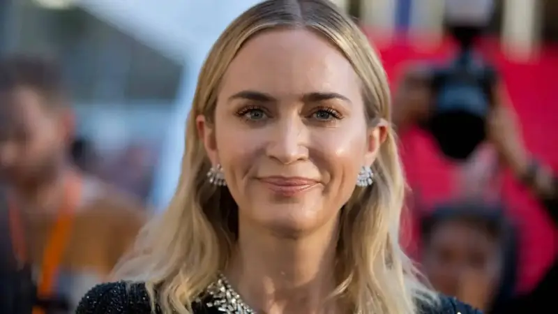 क्या आप जानते हैं Emily Blunt को हॉलीवुड वॉक ऑफ फेम पर स्टार मिलने की कहानी?