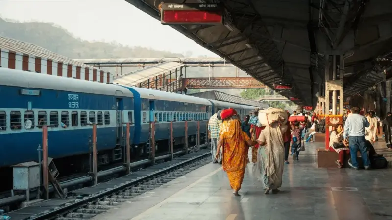 రైల్వే ప్రయాణికులకు గుడ్ న్యూస్.. ఇకపై కొత్త టెక్నాలజీతో టిక్కెట్ బుకింగ్