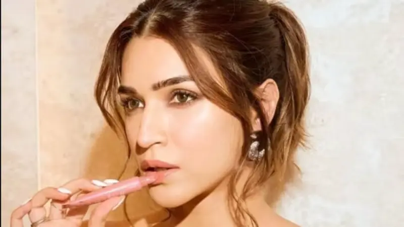 Did Kriti Sanon quit as CCO of her beauty brand? Hyphen's social media post sparks buzz