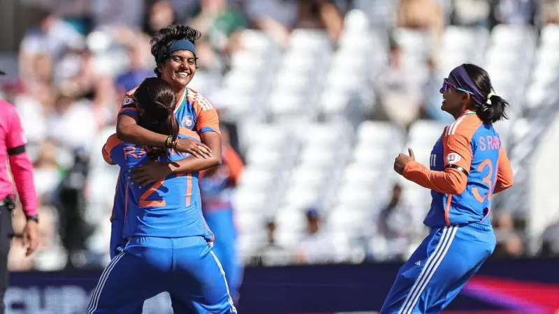 இங்கிலாந்து மண்ணில் டி20 தொடரை கைப்பற்றி சாதித்த இந்திய மகளிர் அணி!