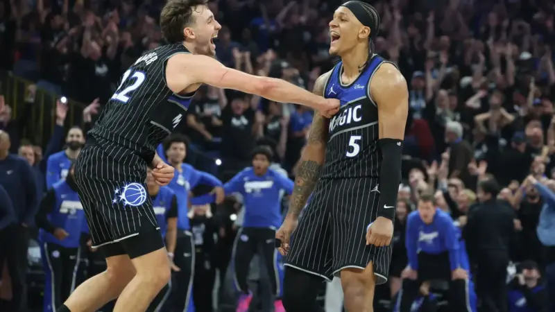 Desmond Bane gets into heated exchange with Duncan Robinson during Magic-Pistons Game 5