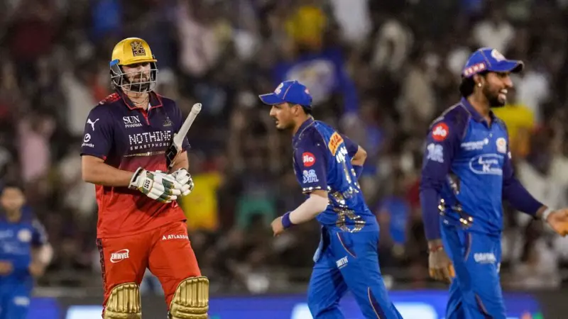 IPL 2026: Did Tim David make a middle finger gesture during RCB vs MI match in Raipur? Watch viral video
