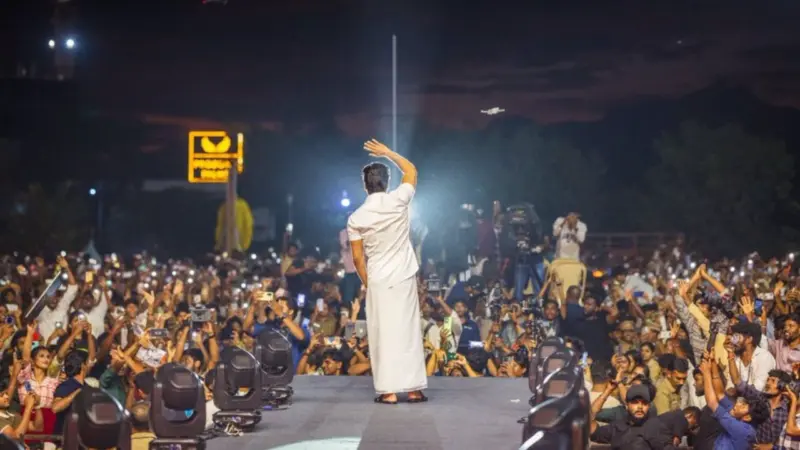 இளைஞர்கள் நிச்சயமா வாழ்க்கை பற்றி மேனிஃபெஸ்ட் பண்ணனும் - தனுஷ் கொடுத்த அட்வைஸ்