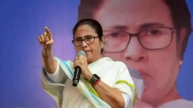 ராஜினாமா செய்ய மம்தா மறுப்பு... மேற்கு வங்க அரசியலில் திடீர் முட்டுக்கட்டை!