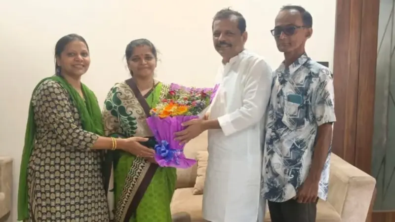 माजगाव सरपंच सौ. रंजना कानसे यांना गाव विकासासाठी सर्वतोपरी सहकार्य !