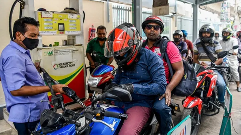 బంగ్లాదేశ్ ప్రభుత్వ కీలక నిర్ణయం - 6 గంటలకే దుకాణాలు బంద్