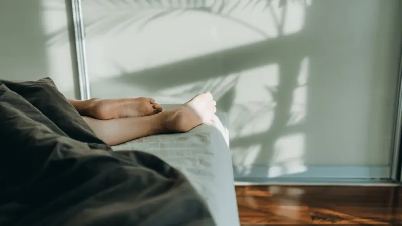 ನಿದ್ರಾಹೀನತೆಯಿಂದ ಬಳಲುತ್ತಿದ್ದೀರಾ ? ಹಾಗಾದ್ರೆ ರಾತ್ರಿ ಮಲಗುವ ಮುನ್ನ ಈ ಸಿಂಪಲ್‌ ಟಿಪ್ಸ್‌ ಅನುಸರಿಸಿ ನೋಡಿ