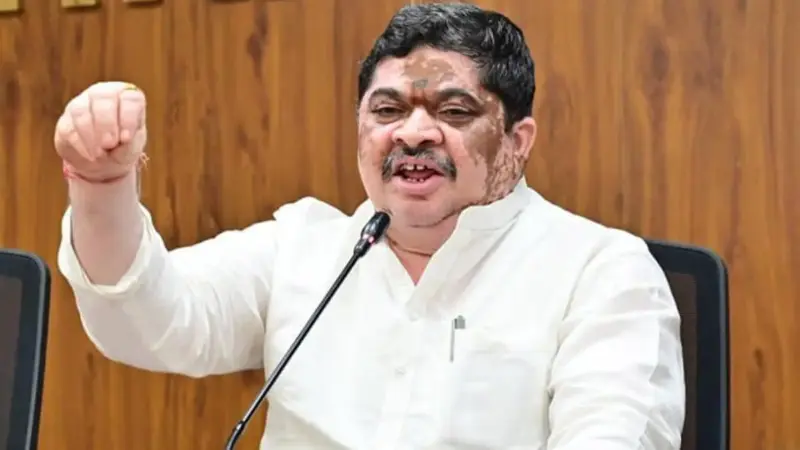 తేజస్వి సూర్య వ్యాఖ్యలపై పొన్నం ఆగ్రహం.. ఎంపీ సభ్యత్వాన్ని రద్దు చేయాలి