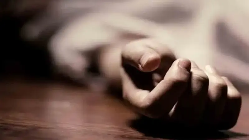 భర్తను గొడ్డలితో నరికి చంపిన భార్య!